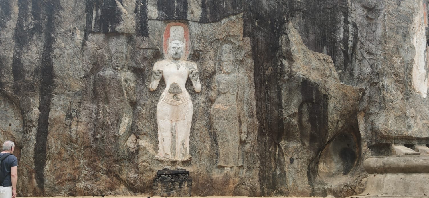 Buduruwagala rock carving 